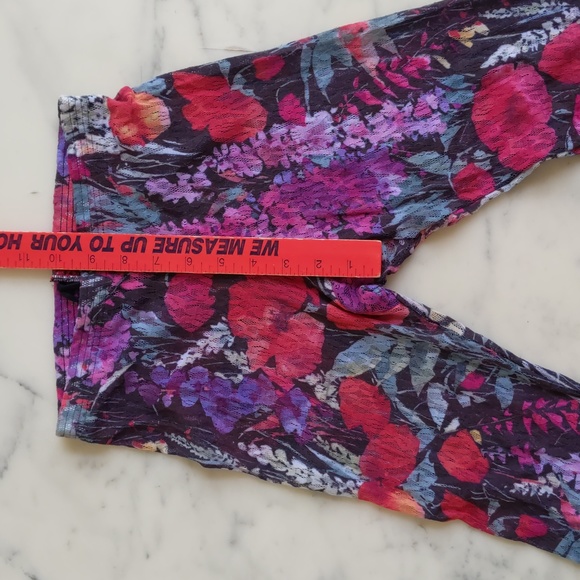NWOT. 100% Nylon Stretch Multi Color Floral Legging. - Picture 4 of 5